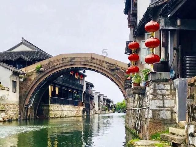 李健夫妇高调秀恩爱，网友：神仙眷侣